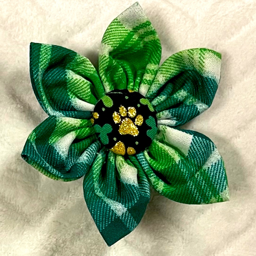 Dog collar flower accessory